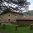 Masia catalana del segle XI restaurada. Consta de la casa pairal per a 10 persones i de dos allotjaments rurals per a 4 persones cadascun. Situada al Parc Natural de la Zona Volcnica de la Garrotxa. Ideal per a famlies i colles d'amics.