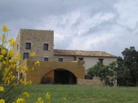 Masia Catalana original del segle XII, en una explotaci Rural de l, Alt Empord. ideal per gaudir de la natura i realitzar activitats amb amics i familiars. Mas Coquells us ofereix una estada inoblidable.