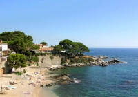 Vista de l'Hotel la Torre des de la platja del Canadell.