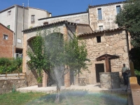 Foto des del jardi de Cal Teixidor. Casa de poble totalment reformada amb molt de gust i amb tota mena de detalls. Visiti'ns a www.calteixidor.com.