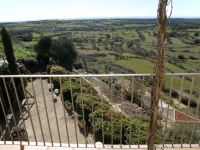La terrassa amb vistes sobre la Segarra i els cultius.