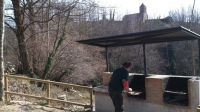 Barbacoa d'obra amb pica i aigua corrent (Esglsia de Sant Feliu de Rocabruna al radera)