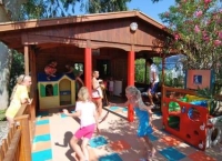 Play Center infantil tots els dies, amb un programa d'activitats per tota la familia.