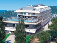 Hotel Sirius situat al Passeig Martim de Santa Susanna, a 150 metres de la platja.