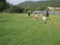 tenim unes porteries de futbol a l'exterior de la casa