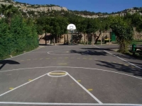 Amplia Zona d'instal.lacions esportives, Basketball, Football, Beach-Voley, Pistes de Petanca, Tir amb Arc, Bikepark,  i varis Parcs infantils per diferentes edats. Per Esports d'aventura demaneu informaci.