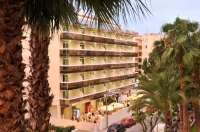 El Hotel Marinada es un hotel familiar ubicado en la zona turistica de Salou a pocos minutos de la playa y a menos de 3 km de Port Aventura.  