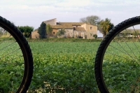 Vistes de la casa des del carril bici