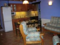 Cuina, sala menjador i sala d'estar de la Pahissa.