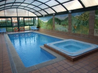 piscina climatizada y jacuzzi