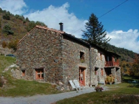 Casa de lloger ntegre per a cinc persones. Situada a1550m sobre el nivell del mar, en el Pirineu Oriental amb magnficas vistas de la Vall de Ribes. Disposa de cuina-menjador, dos habitacions i un bayn.   