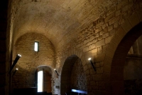 Interior de l'ermita romnica de Sant Benet d'Espiells.