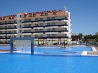 Es tracta de la piscina d'aigua salada del Hotel Don Angel , un plaer pel sentits per la finura que t l'aigua salada , el conjunt s quasi un spa al aire lliure. s un gaudi total .www.hoteldonangel.com