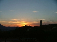 La Torrota i Montserrat de fons al capvespre