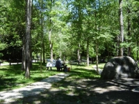 Zona de picnic, amb barbacoa, a l'Artiga de Lin