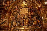 Plaf lateral de la Capella dels Colls amb el Magnificat
