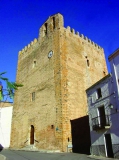 Torre medieval de defensa, construda entre 1340-1342. Des de les darreries del segle XVII principis del segle XVIII, acull l'esglsia en el seu interior.    