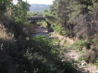Pont medieval sobre el barranc de la Galera. D'arc de mig punt i d'un sol ull.
