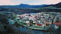 petit poble de comarca Osona rodejat per riu Ter.