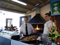 Barbacoa i Paelles en la Pergola front Office.