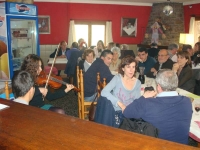 dinar-concert a Cal Tupinet, amb acordi i viol