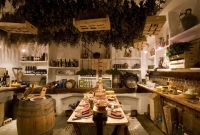 Antiga casa senyorial, 'Can Olivella', on s'allotjava Alfons XIII durant les seves visites. Cada dia, ofereixen una cuina de mercat mediterrània, amb suggerents propostes en hortalisses, verdures, arrossos, ibèrics, carns vermelles i peixos, utilitzant productes basats en la 'trazacalidad Paradi